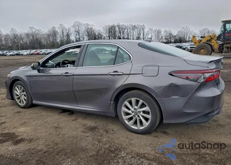 2023 Toyota Camry Le z USA, uszkodzony, nr VIN 4T1C11AK8PU722010
